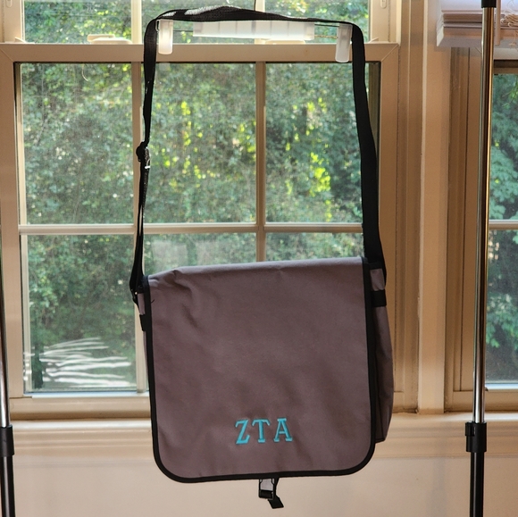 Anvil Handbags - ZTA vintage messenger bag